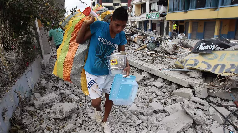 Földrengés - Magyarok is segítenek Ecuadorban